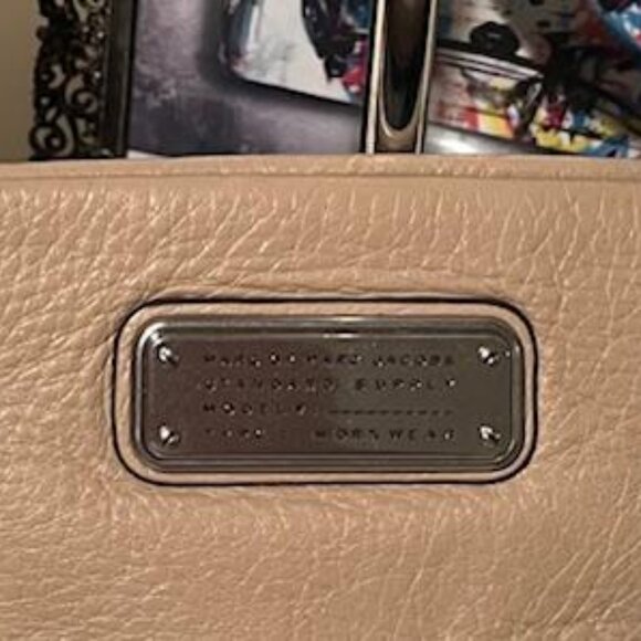 Marc By Marc Jacobs Crossbody EUC - Picture 3 of 4